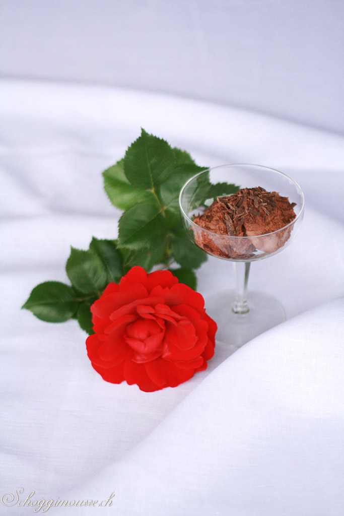 Schokoladenmousse mit Rosenduft