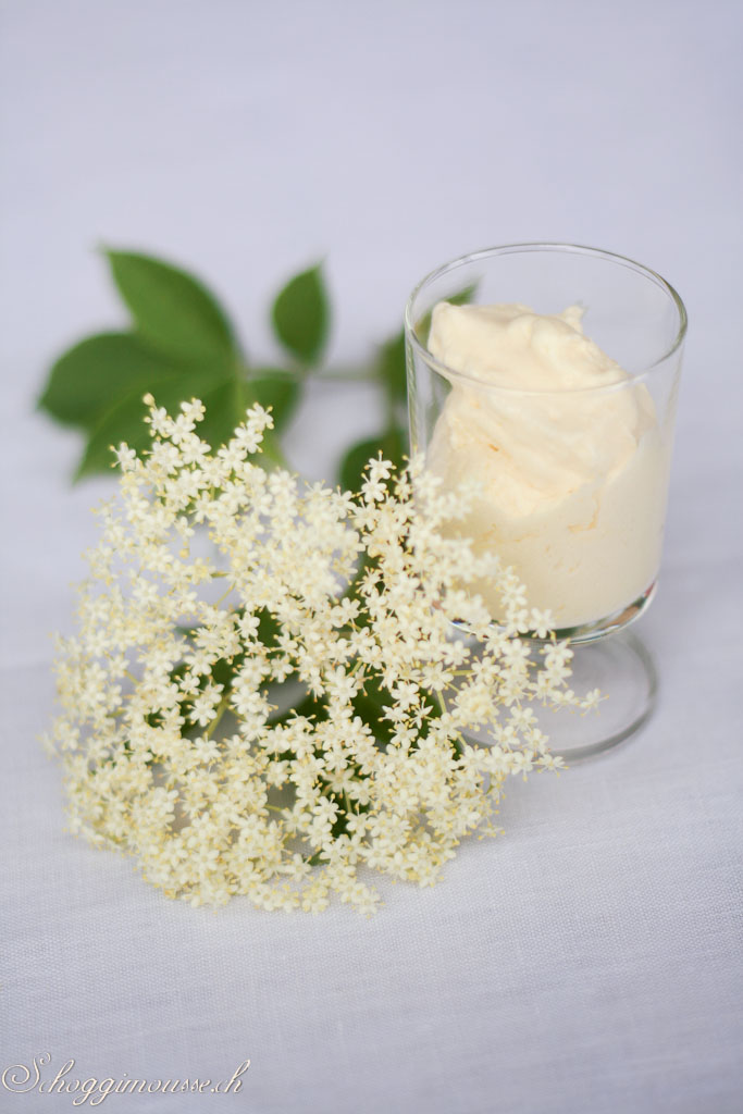 Holunderbl&uuml;tenmousse